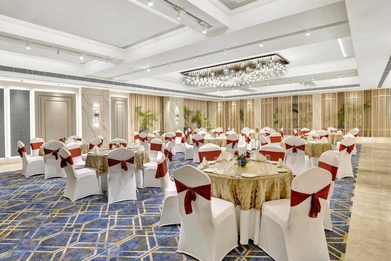 Park Inn By Radisson Surat Exterior photo