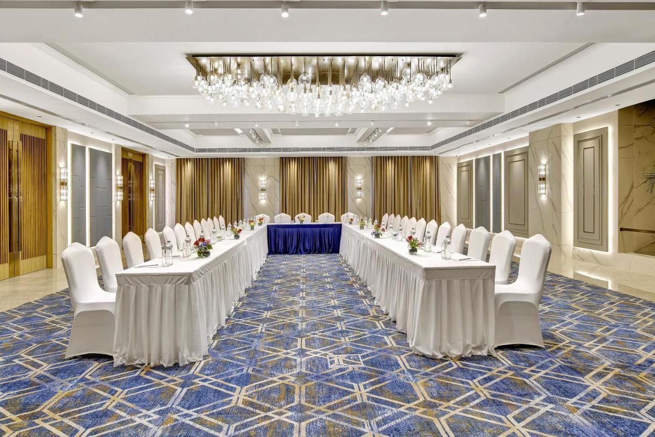 Park Inn By Radisson Surat Exterior photo