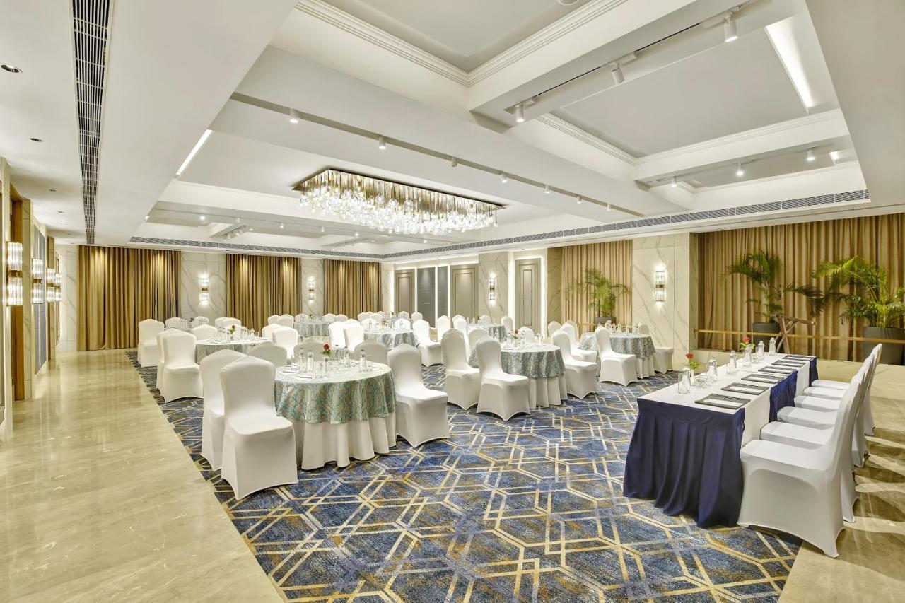 Park Inn By Radisson Surat Exterior photo