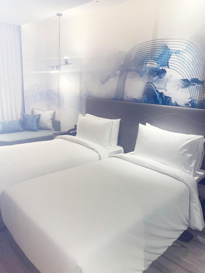 Park Inn By Radisson Surat Exterior photo