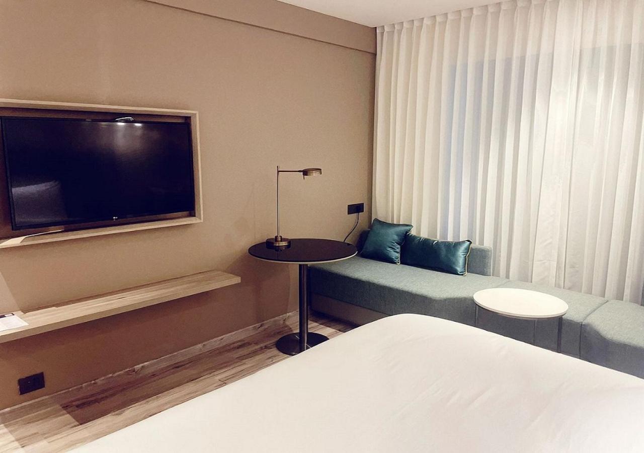 Park Inn By Radisson Surat Exterior photo